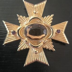 Elegant Gold Tone Avon Brooch with Brown Accents Stone